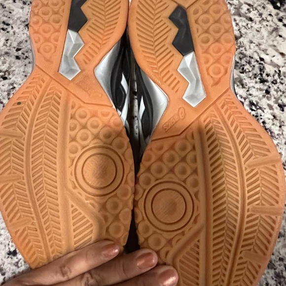 EUC like new volleyball, casual - Picture 4 of 4